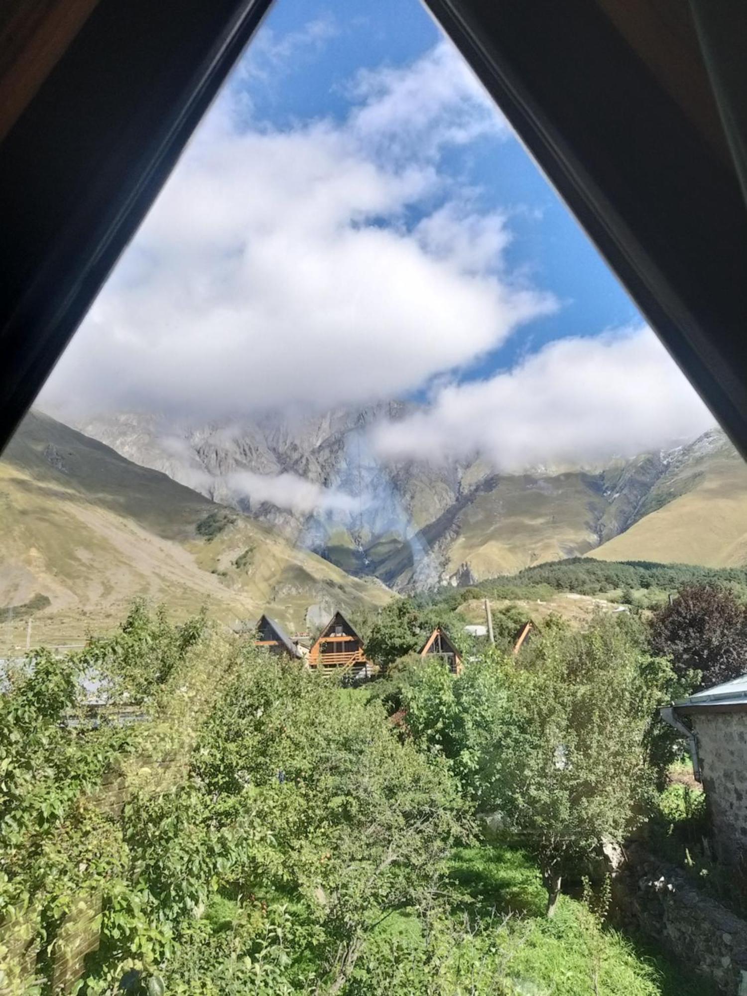 Emotion Kazbegi Appartement Kamer foto